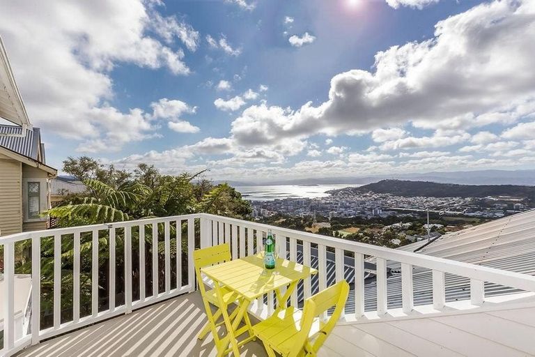 Photo of property in 39 Karepa Street, Brooklyn, Wellington, 6021