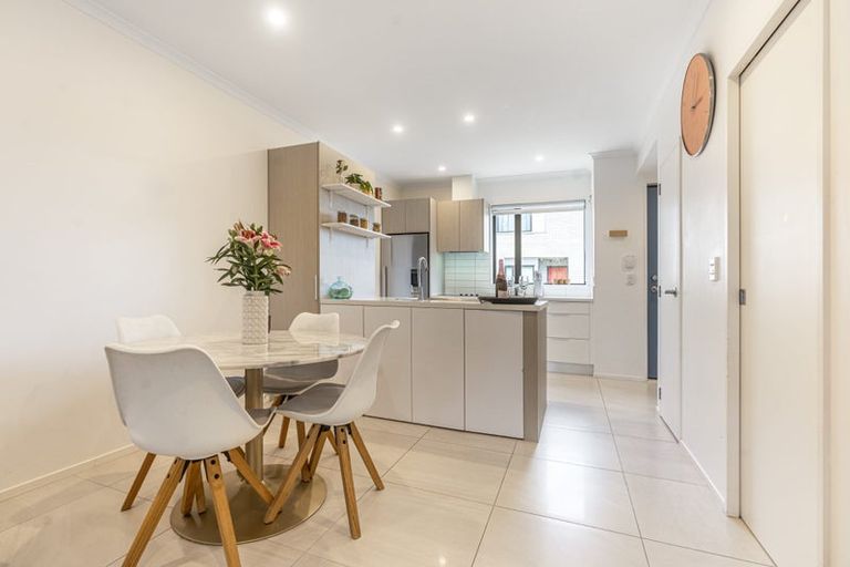 Photo of property in 10b Titoki Street, Te Atatu Peninsula, Auckland, 0610