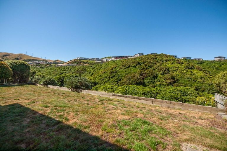 Photo of property in 28 Amesbury Drive, Churton Park, Wellington, 6037