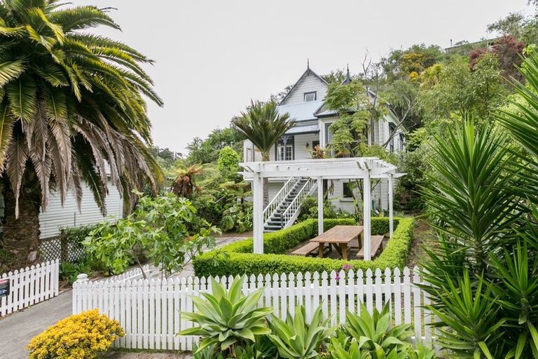 Photo of property in 8 Burke Street, Hospital Hill, Napier, 4110