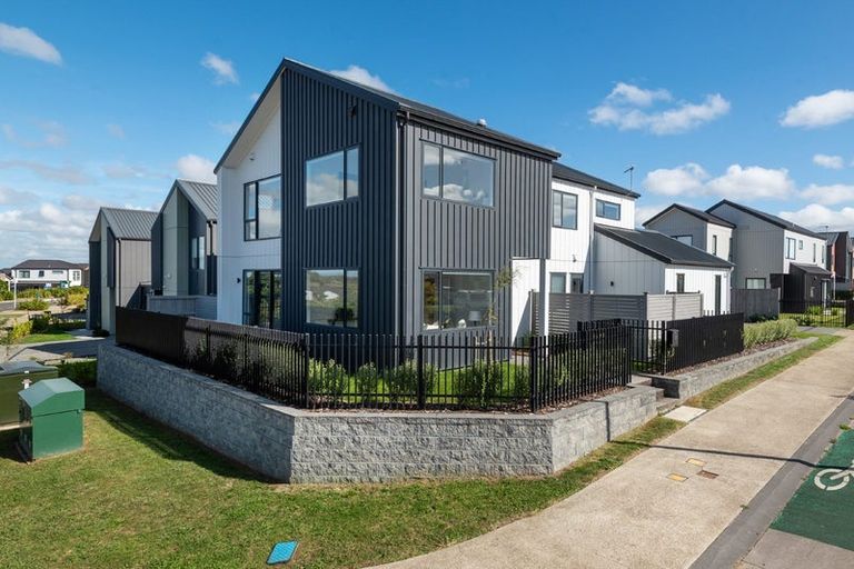 Photo of property in 17 Park Green Avenue, Rosehill, Papakura, 2113