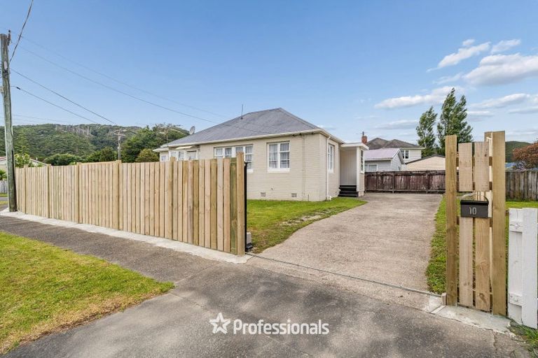 Photo of property in 10 Hughes Crescent, Taita, Lower Hutt, 5011