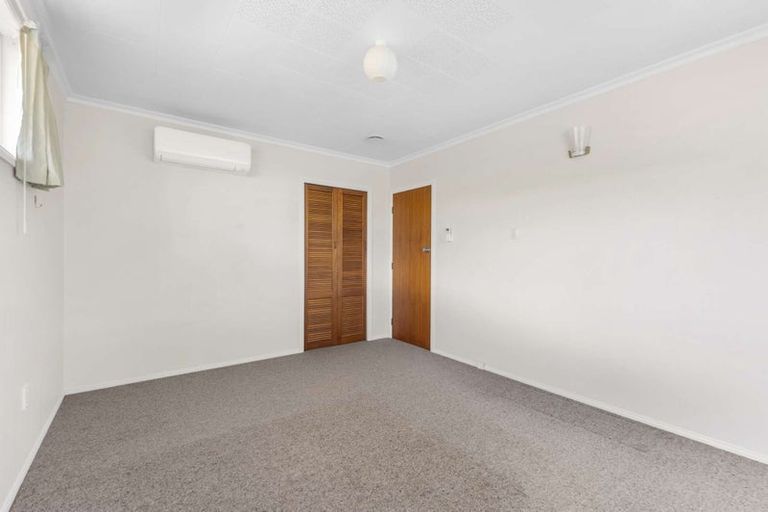 Photo of property in 39 Nevada Drive, Merrilands, New Plymouth, 4312