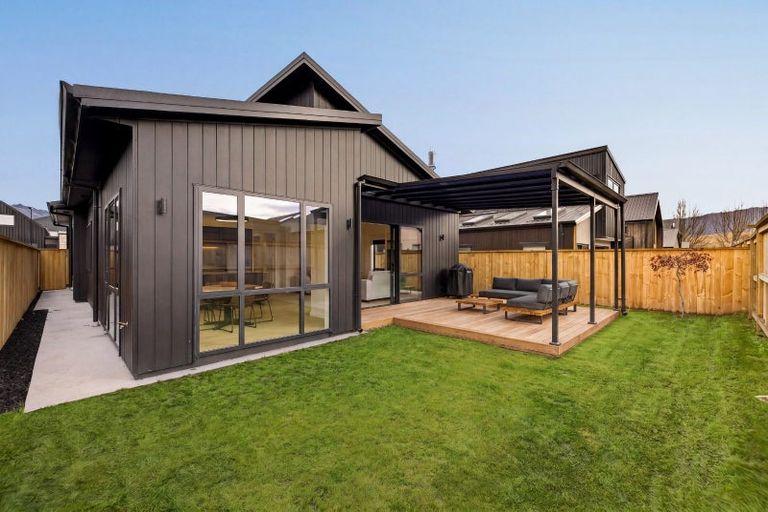 Photo of property in 6 Rushland Road, Jacks Point, 9371