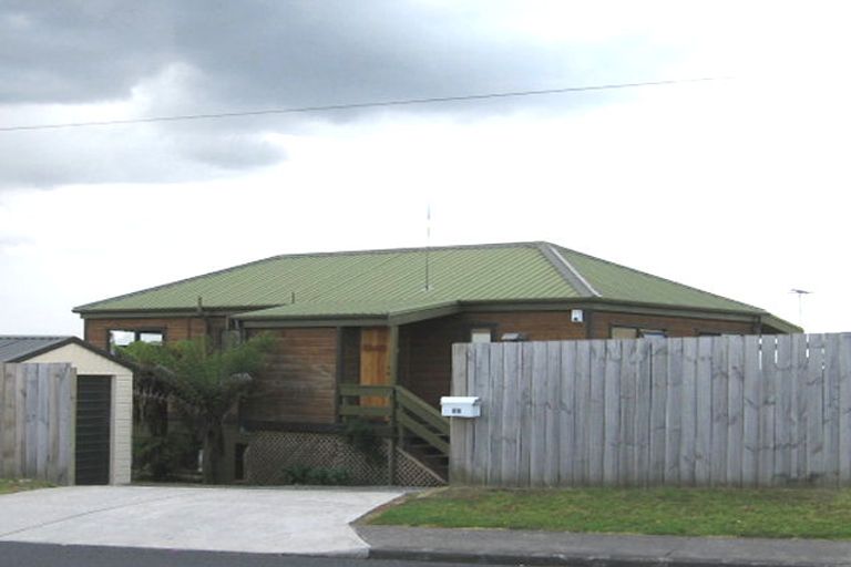 Photo of property in 84 Luckens Road, West Harbour, Auckland, 0618