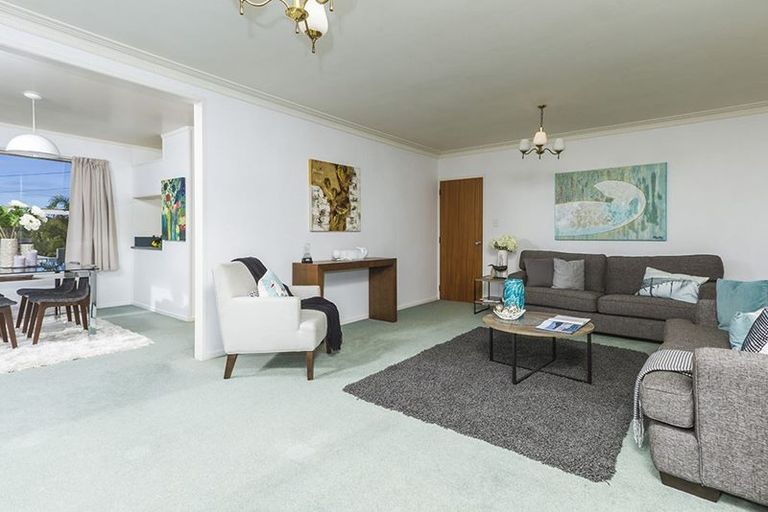 Photo of property in 2/47 Braemar Road, Rothesay Bay, Auckland, 0630