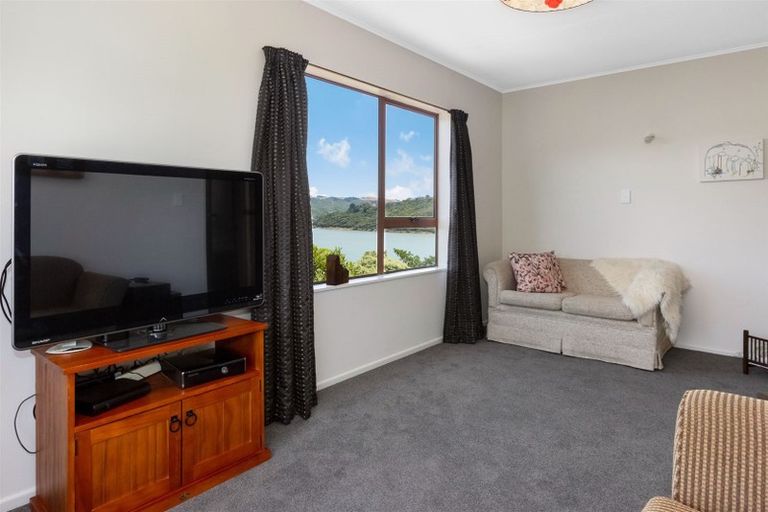 Photo of property in 33 Forth Place, Papakowhai, Porirua, 5024
