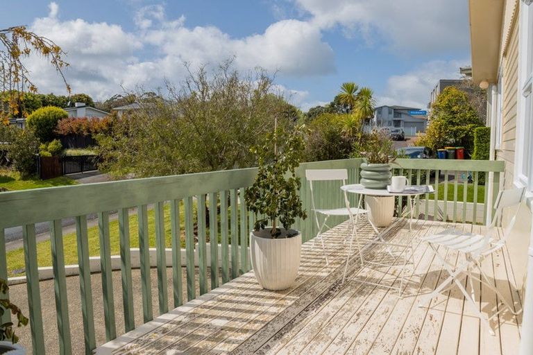 Photo of property in 18 Blakeborough Drive, Forrest Hill, Auckland, 0620