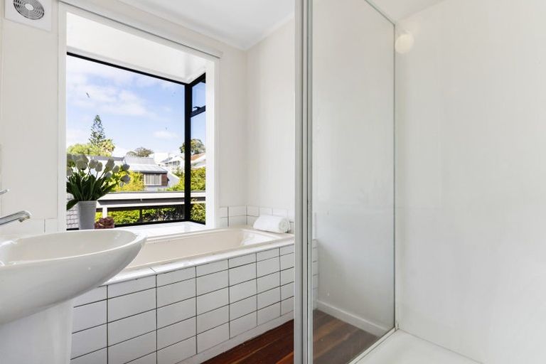 Photo of property in 10b Matipo Road, Mairangi Bay, Auckland, 0630