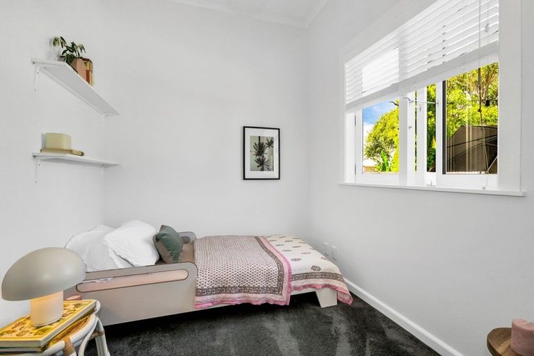 Photo of property in 14 Formby Avenue, Point Chevalier, Auckland, 1022