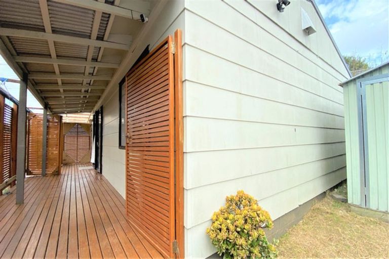 Photo of property in 2/15 Ward Crescent, Te Atatu Peninsula, Auckland, 0610