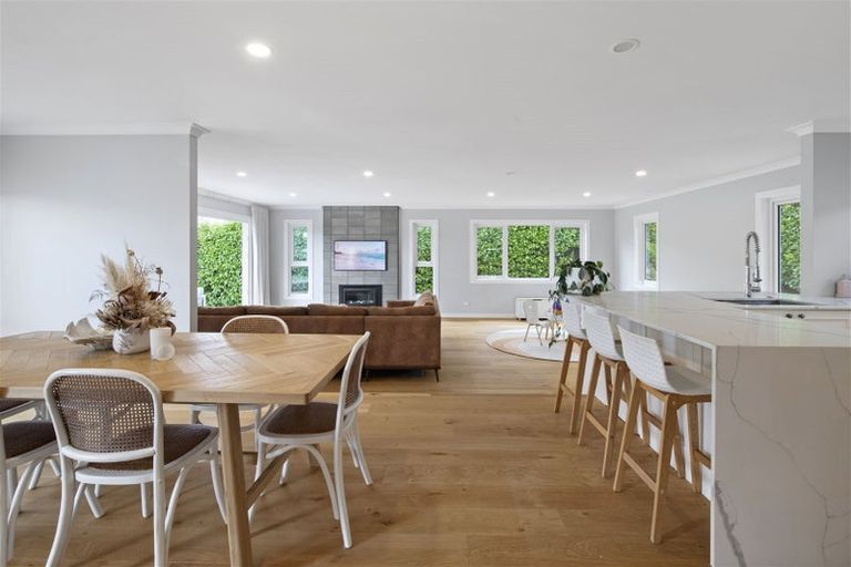 Photo of property in 10 Litchfield Place, Clarks Beach, 2122