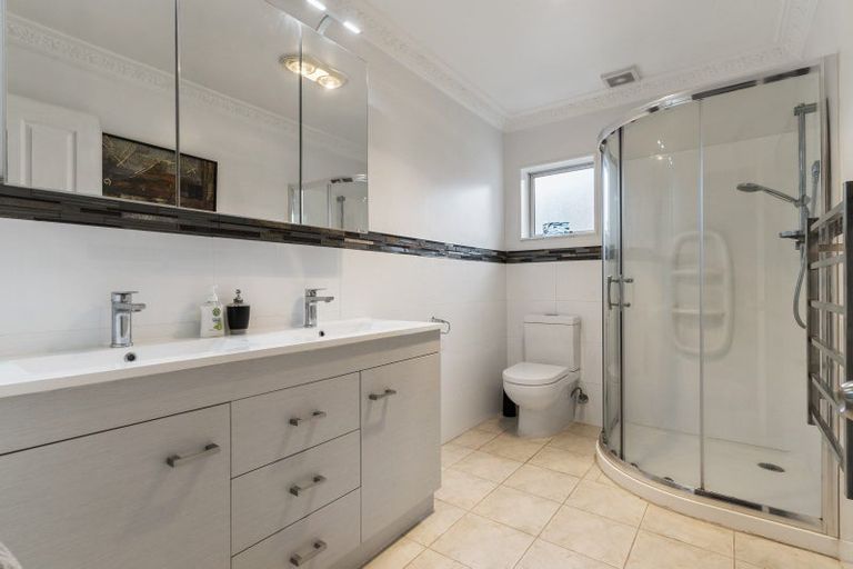 Photo of property in 64 Whitford Road, Botany Downs, Auckland, 2014