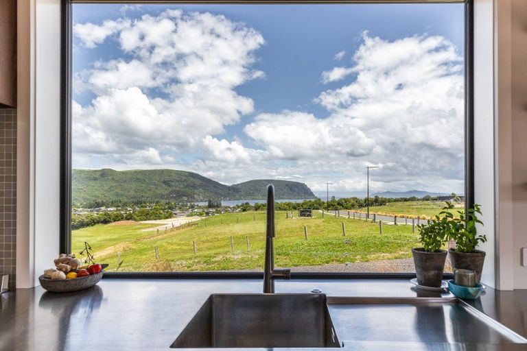 Photo of property in 16 Durmast Place, Kinloch, Taupo, 3377