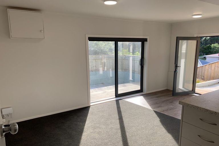 Photo of property in 66 Newlands Road, Newlands, Wellington, 6037