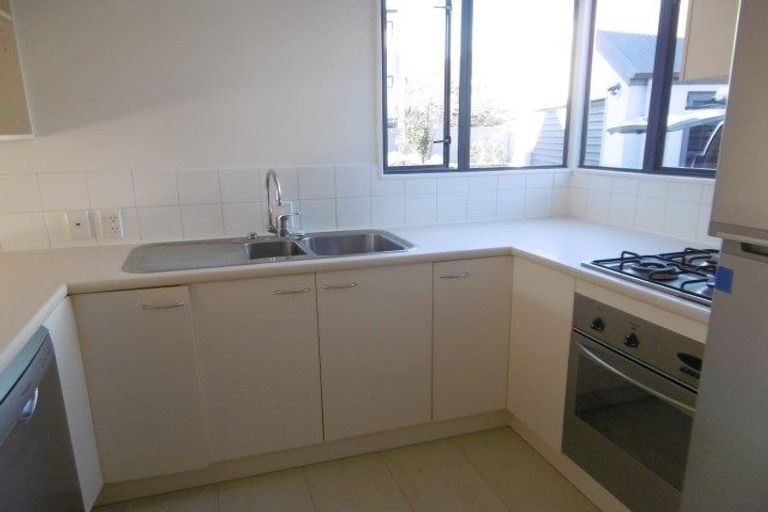 Photo of property in 8 Oakford Close, Riccarton, Christchurch, 8011