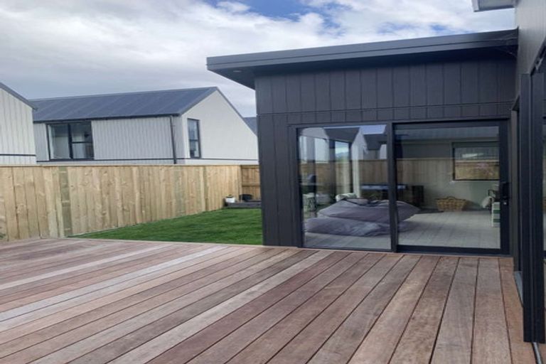 Photo of property in 15 Friesian Close, Jacks Point, 9371