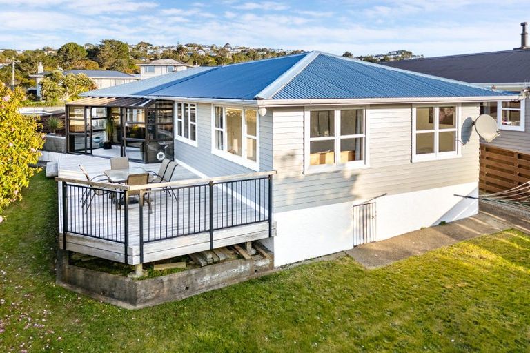 Photo of property in 35 Lynda Avenue, Paparangi, Wellington, 6037