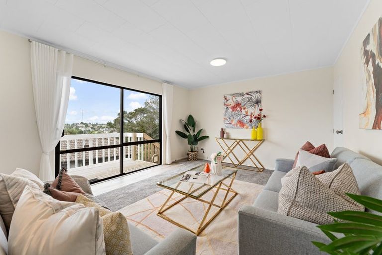 Photo of property in 2/16 Kupari Place, Totara Vale, Auckland, 0629