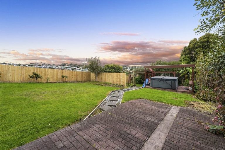 Photo of property in 92 Gallony Avenue, Massey, Auckland, 0614