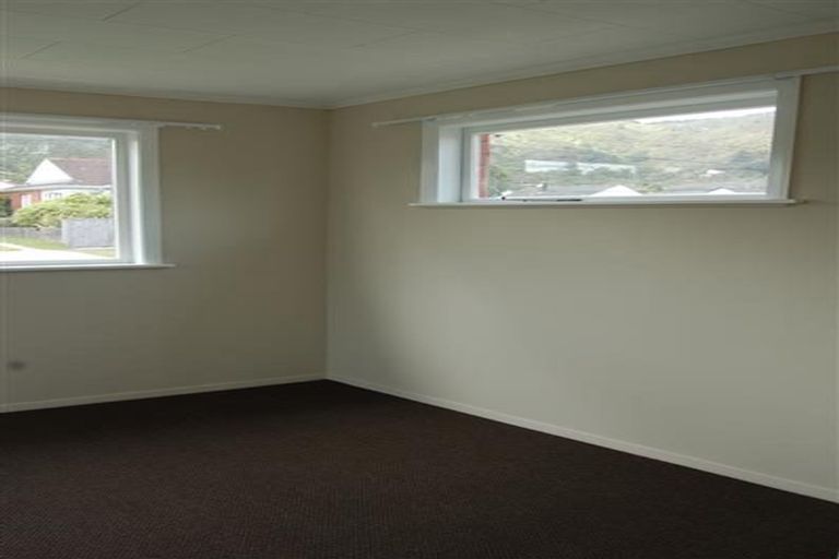 Photo of property in 3 Shearer Crescent, Naenae, Lower Hutt, 5011