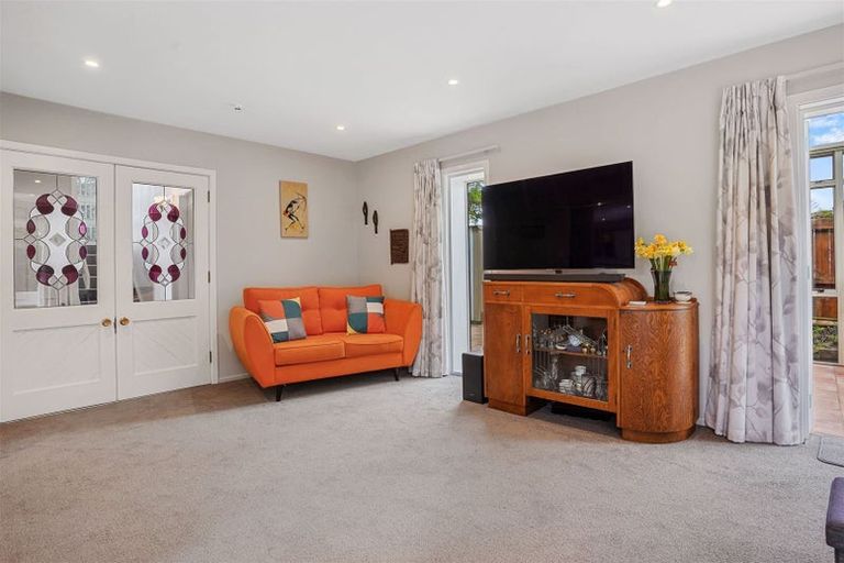 Photo of property in 1 Farnham Place, Ilam, Christchurch, 8041