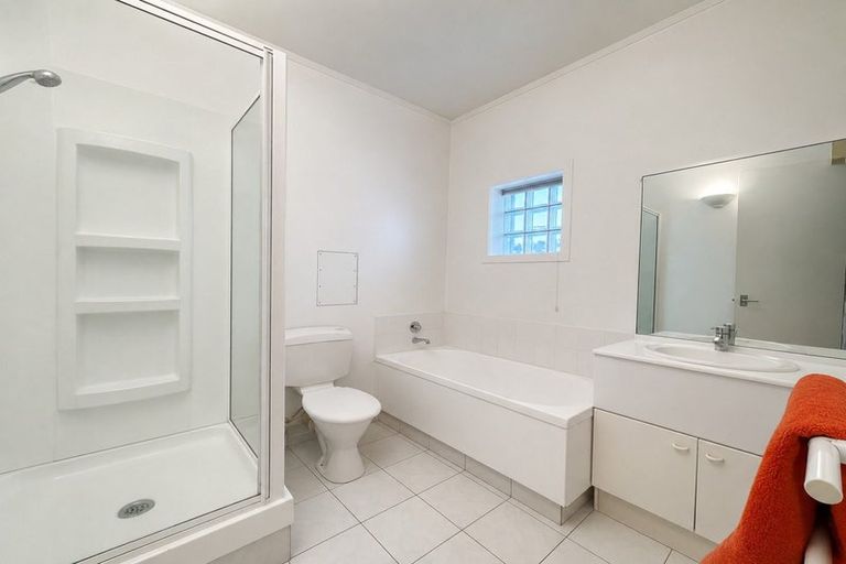 Photo of property in Tennyson Apartments, 6/25 Tennyson Street, Te Aro, Wellington, 6011