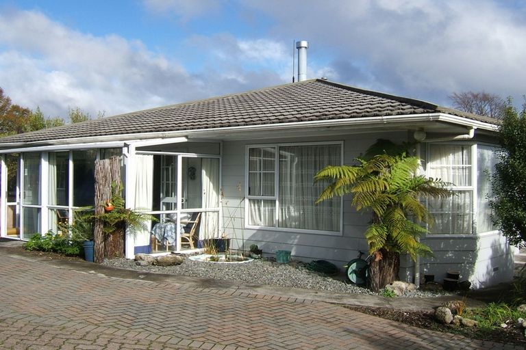 Photo of property in 2/62 Rokino Road, Hilltop, Taupo, 3330