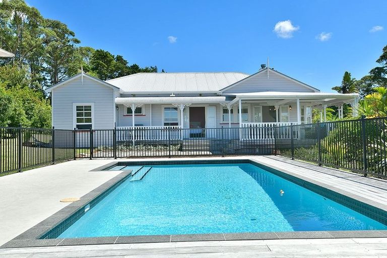 Photo of property in 940 South Head Road, South Head, Helensville, 0874