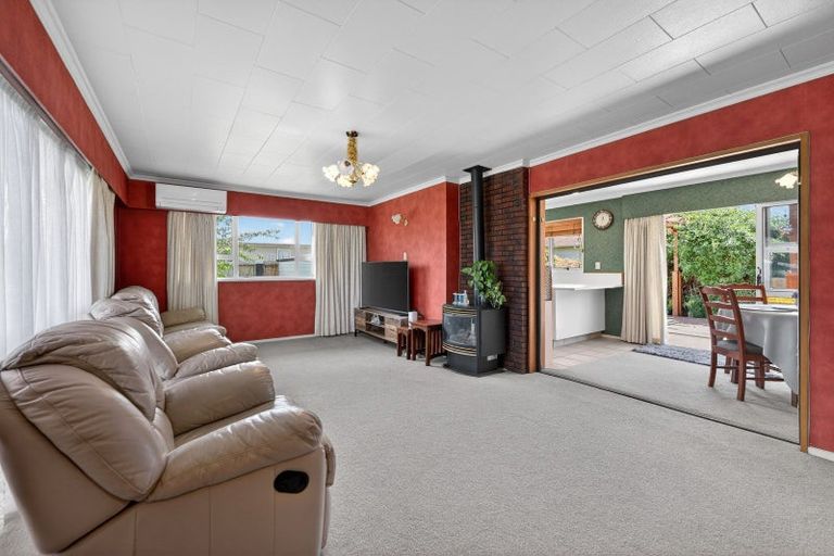 Photo of property in 1 Colonial Place, Kelvin Grove, Palmerston North, 4414