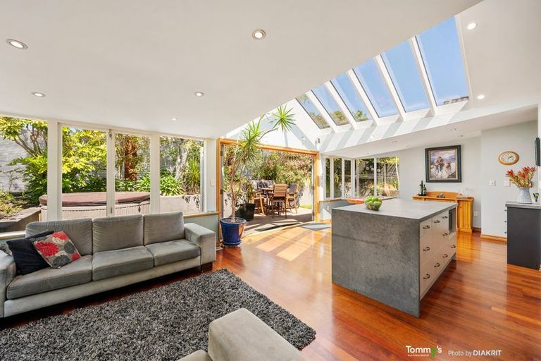 Photo of property in 9 Izard Road, Khandallah, Wellington, 6035