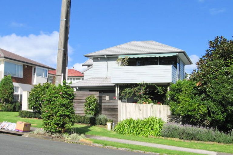 Photo of property in 1/19 Devon Road, Bucklands Beach, Auckland, 2012