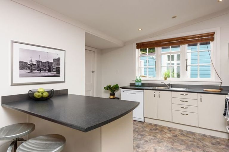 Photo of property in 11 Devon Street, Aro Valley, Wellington, 6021