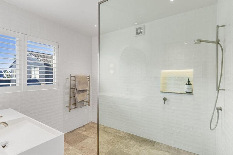 Photo of property in 1/2 Holiday Road, Milford, Auckland, 0620