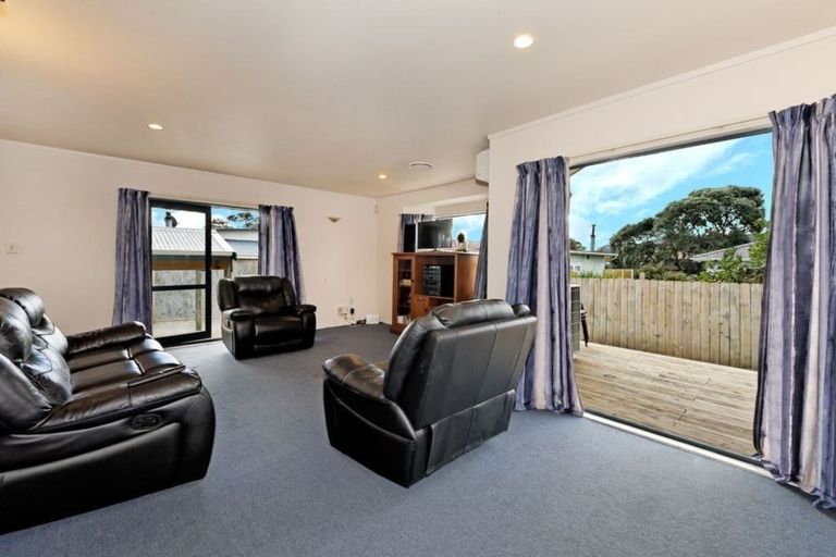 Photo of property in 6a Laura Street, Kelston, Auckland, 0602