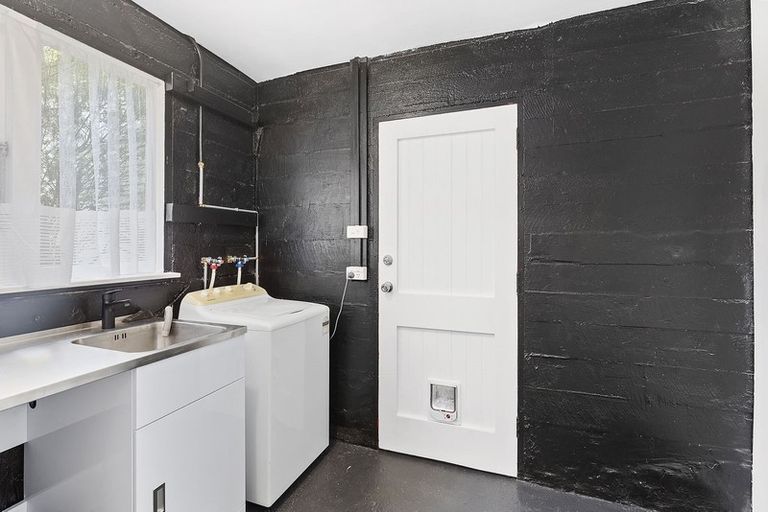 Photo of property in 8 Collier Avenue, Karori, Wellington, 6012