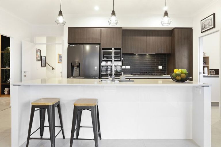 Photo of property in 21 Kukuwai Avenue, Red Beach, 0932