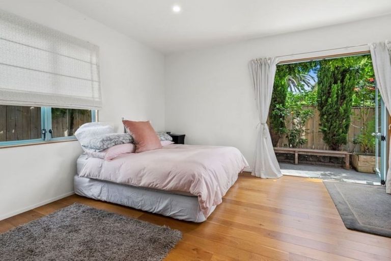 Photo of property in 1/2 Milton Road, Northcote Point, Auckland, 0627