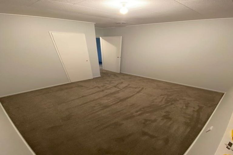Photo of property in 15 Atlantis Place, Totara Vale, Auckland, 0629