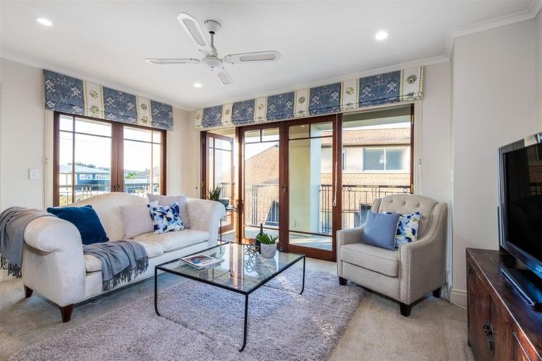 Photo of property in 15 Ocean View Road, Milford, Auckland, 0620