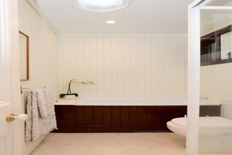 Photo of property in 55 Hawkhurst Road, Lyttelton, 8082