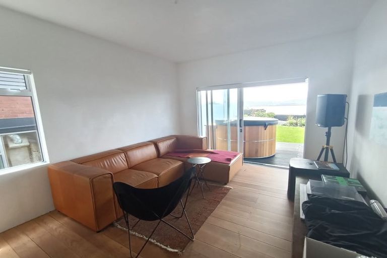 Photo of property in 277 Queens Drive, Lyall Bay, Wellington, 6022