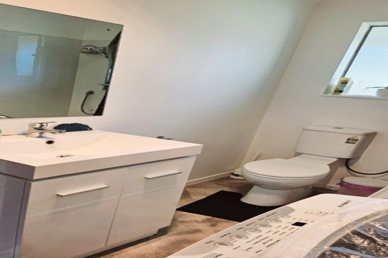 Photo of property in 3/10 Rawson Street, Tawa, Wellington, 5028