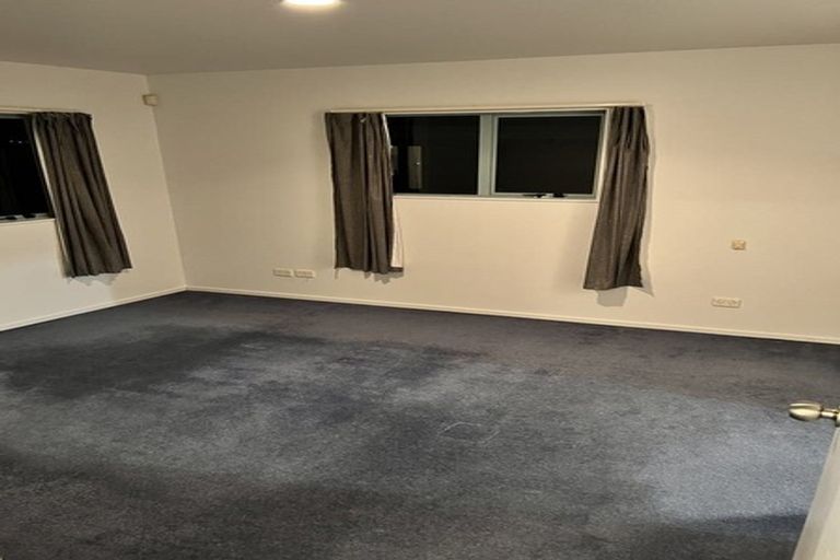 Photo of property in 3b Deuxberry Avenue, Northcote, Auckland, 0627