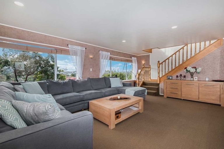 Photo of property in 21 Robin Lane, Browns Bay, Auckland, 0630