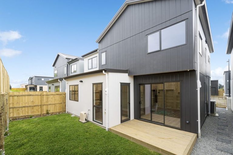 Photo of property in 35 Taipahitini Road, Rosehill, 2113