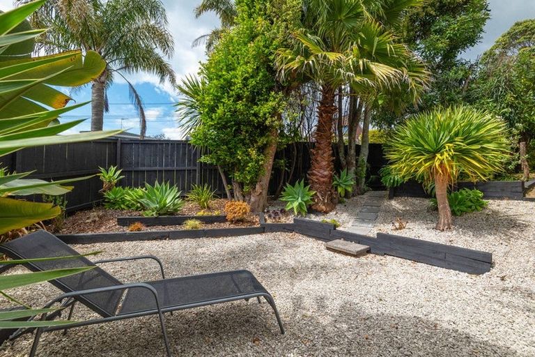 Photo of property in 2 Lyons Avenue, Murrays Bay, Auckland, 0630