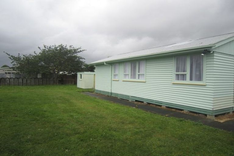 Photo of property in 11 Yeats Crescent, Fairfield, Hamilton, 3214