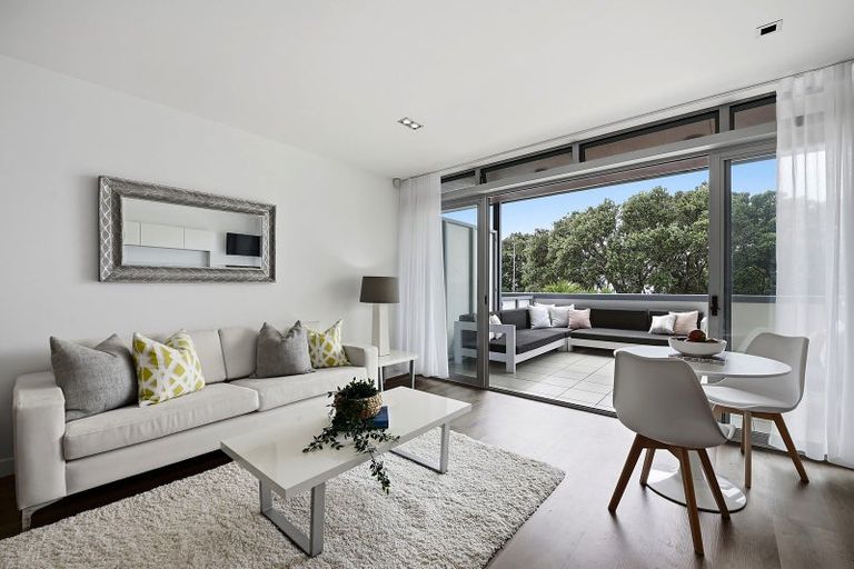 Photo of property in Ocean Breeze Apts, 7107/87 Clyde Road, Browns Bay, Auckland, 0630