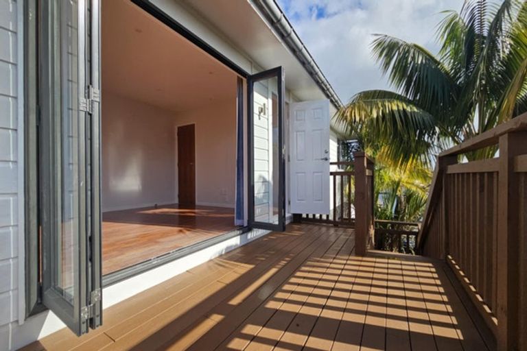 Photo of property in 2/25 Moire Road, Massey, Auckland, 0614